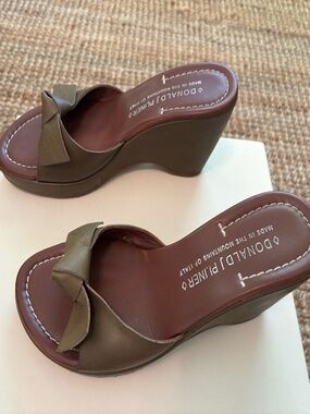 Vintage Italian Donald J Pliner Olive Green Leather Twist Slide Sandals size 6M